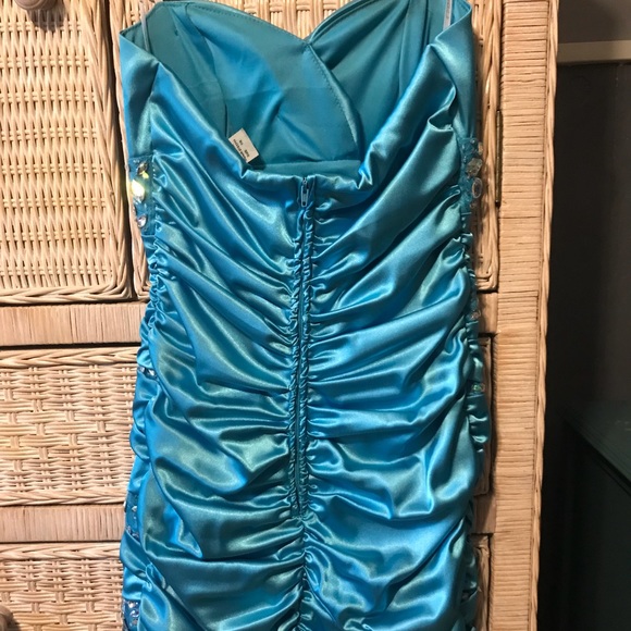 Prom dress - Picture 2 of 2